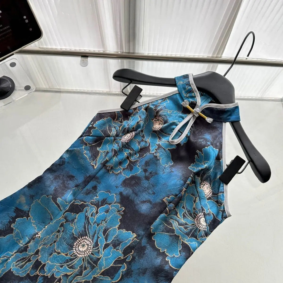 Eastern Aura Jacquard Dress – Modern Slit Cheongsam Maxi