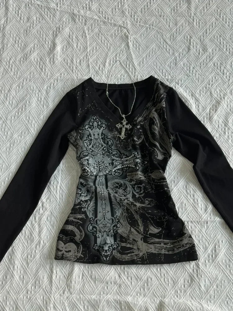 Raven Grunge V-Neck Graphic Tee – Vintage Y2K Punk Aesthetic
