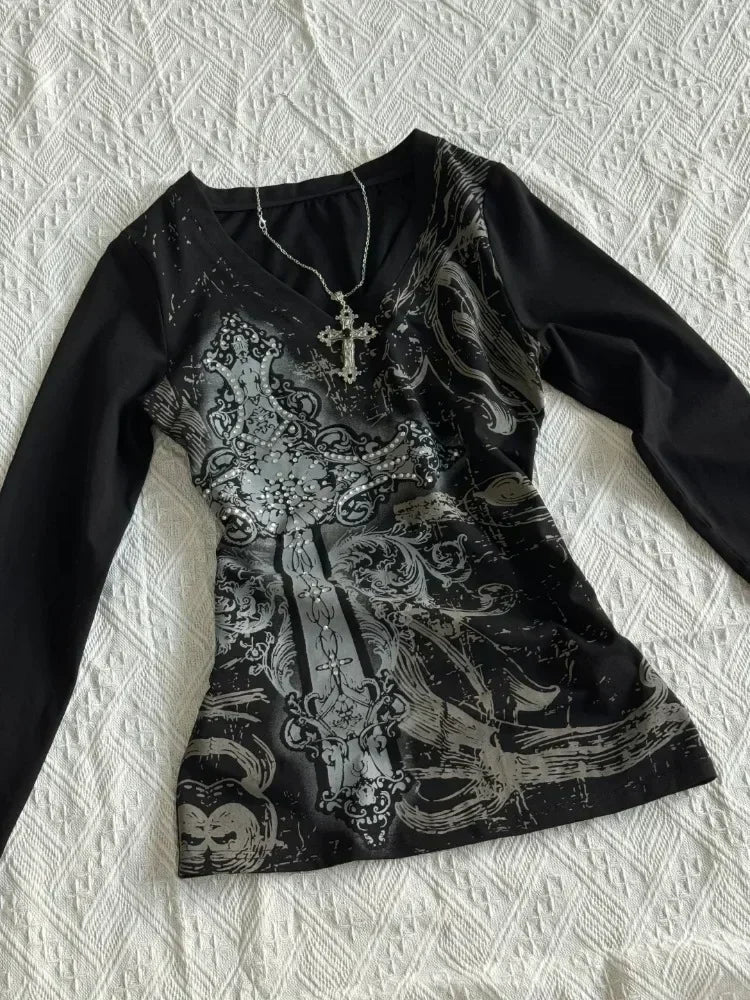 Raven Grunge V-Neck Graphic Tee – Vintage Y2K Punk Aesthetic