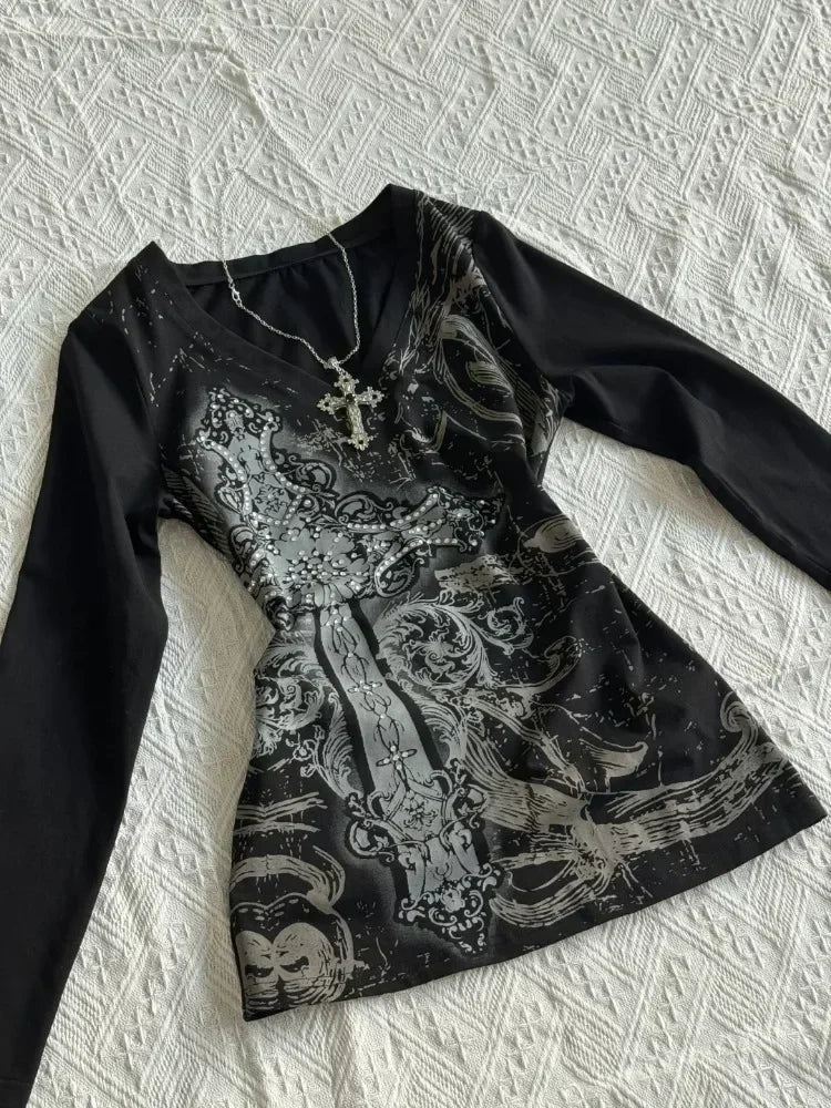 Raven Grunge V-Neck Graphic Tee – Vintage Y2K Punk Aesthetic