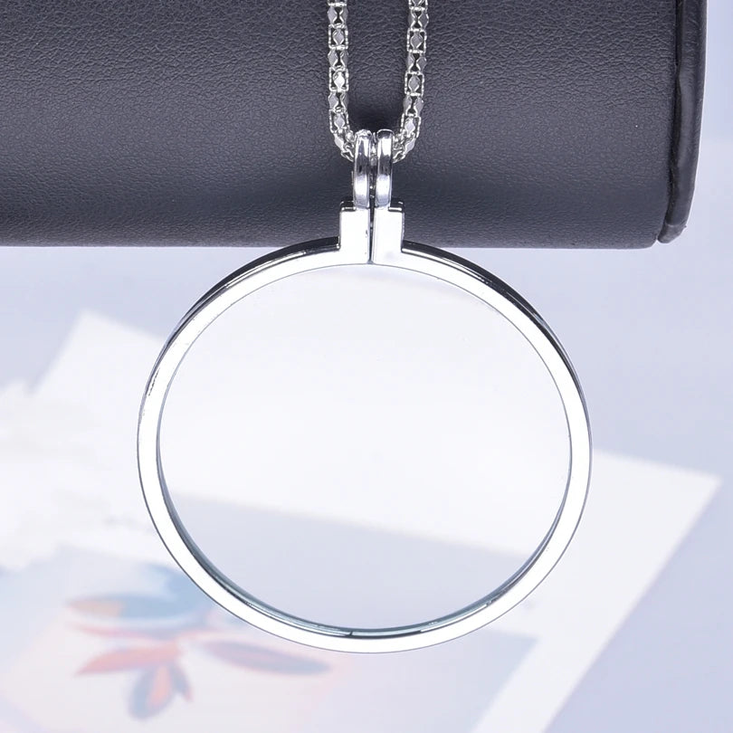 The "Aura" 5X Magnifier Pendant Necklace – Portable Vintage Reading Lens
